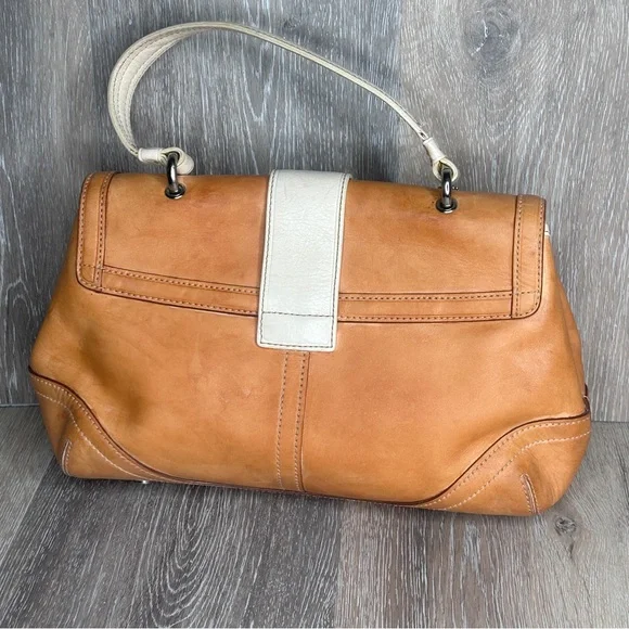 Vintage Coach Soho Vachetta Leather Top Handle Bag Classic Buckle Detail
